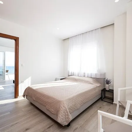 דירה Nefeli-beachfront -apartment העיירה קוס