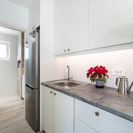 דירה Nefeli-beachfront -apartment העיירה קוס
