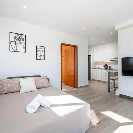 Nefeli-beachfront -apartment דירה העיירה קוס