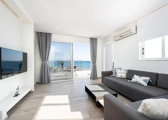 Nefeli-beachfront -apartment Appartement *